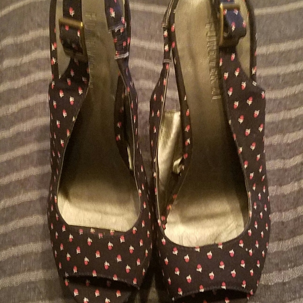 NAVY BLUE WEDGE SANDALS
